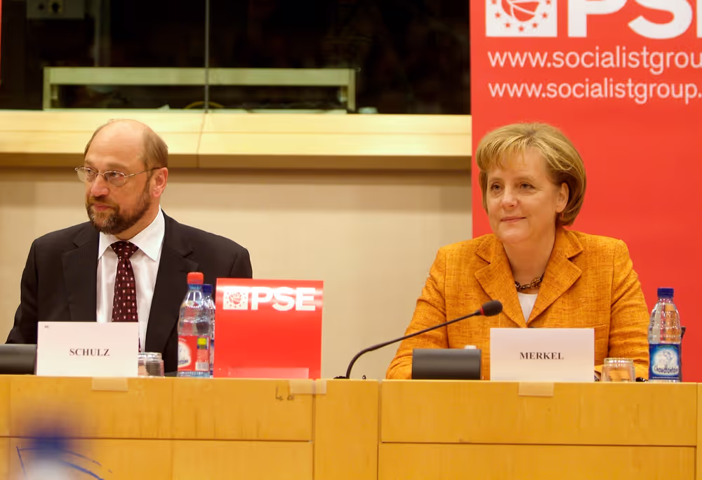 The Federal German Chancellor reports on Germany's EU Presidency and on the EU summit with the PSE group .