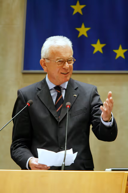 Φωτογραφία 23: Signature of the Mobile Phone Roaming Regulation with the EP President and the German Federal Chancellor.