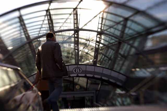 Valokuva 3: Entrance to the Brussels Luxembourg railway station near the EP in Brussels.