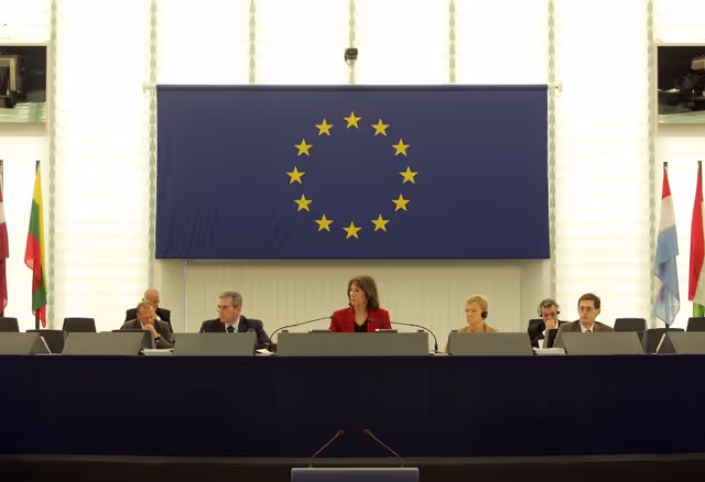 Photo 6: EP Vice President Martine ROURE presides over a plenary session in Strasbourg.