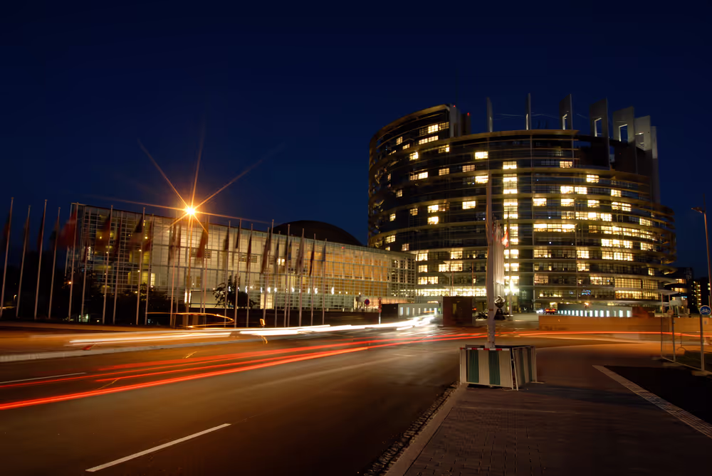 Night view of the EP LOW building in Strasbourg.