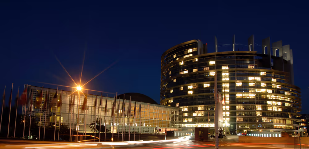 Night view of the EP LOW building in Strasbourg.