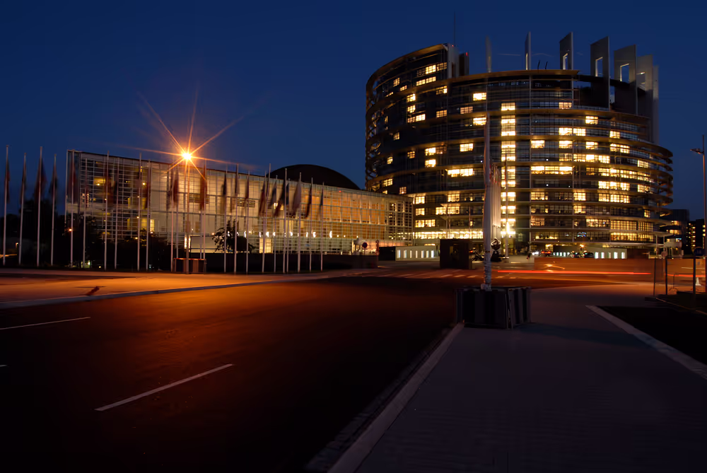 Night view of the EP LOW building in Strasbourg.