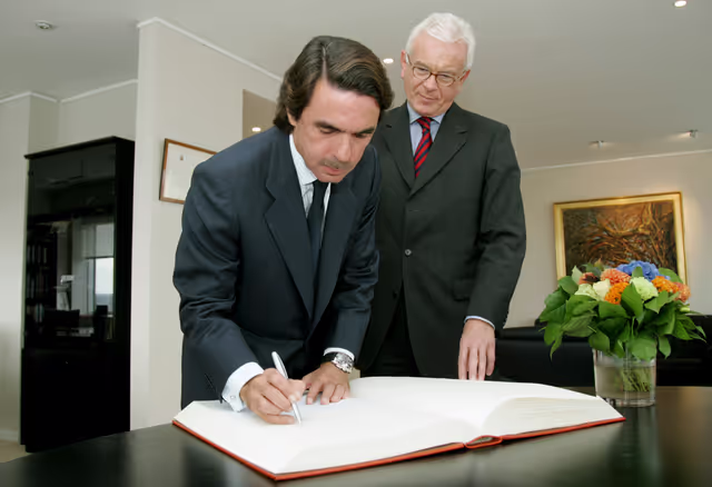 Valokuva 3: EP President meets with former Spanish Prime Minister