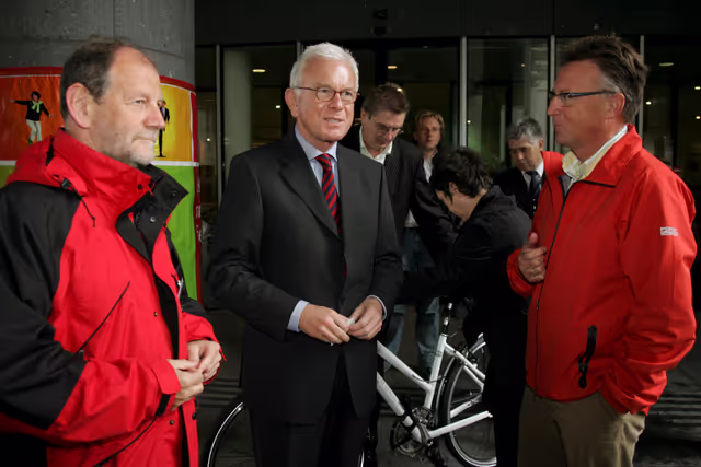 Fotagrafa 7: EP President receives a Velo-city bike on the occasion of the European mobility week.