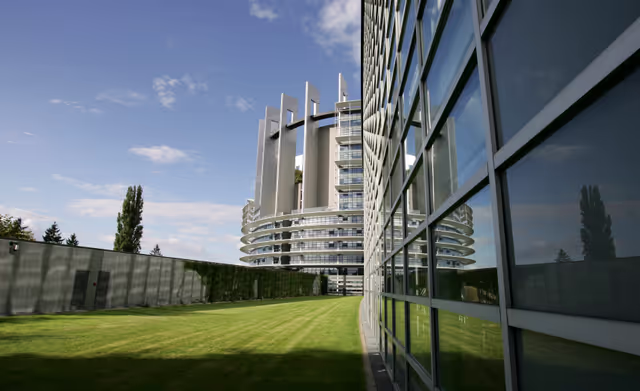 Снимка 10: Outside view on the European Parliament building Louise Weiss in Strasbourg - LOW