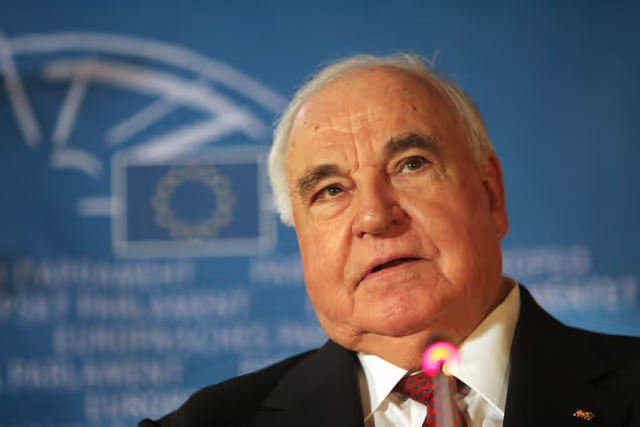 Fotografie 10: Former German Chancellor Helmut Kohl receives the 'Ettore Majorana Prize - Erice - Science for Peace'