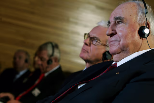 Fotografie 15: Former German Chancellor Helmut Kohl receives the 'Ettore Majorana Prize - Erice - Science for Peace'
