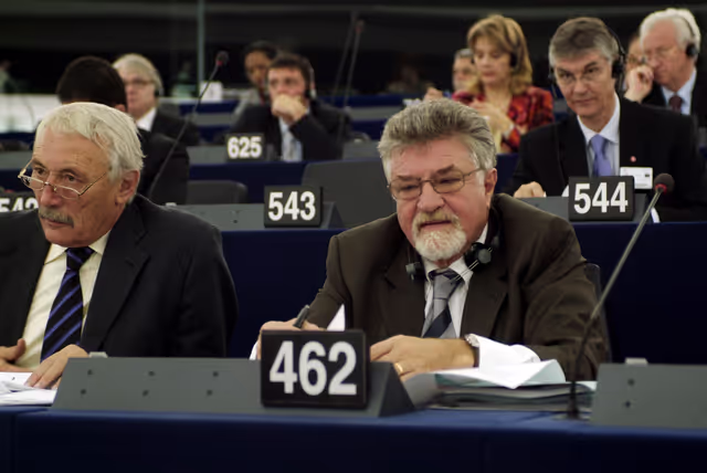 Foto 2: MEP Emanuel Jardim FERNANDES attends a plenary session in Strasbourg