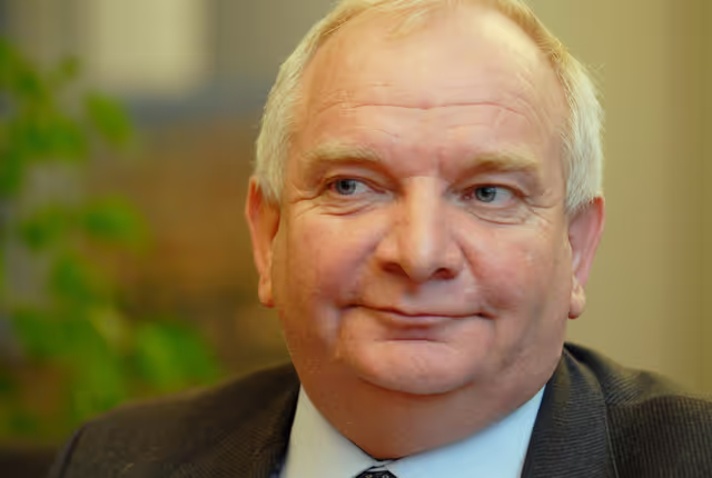 Fotó 1: MEP Joseph DAUL attends an interview in Strasbourg