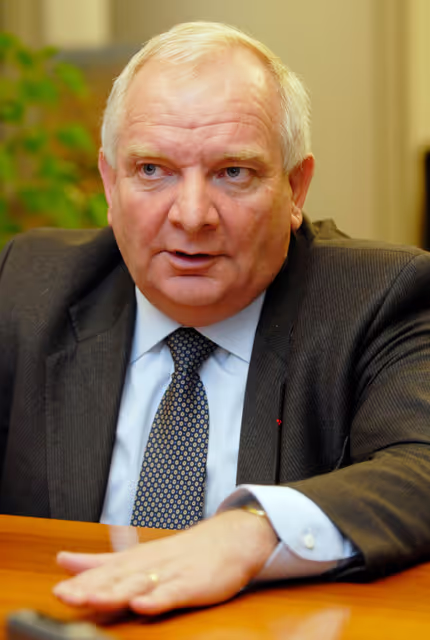 Fotó 3: MEP Joseph DAUL attends an interview in Strasbourg