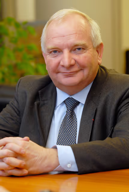 Fotó 6: MEP Joseph DAUL attends an interview in Strasbourg
