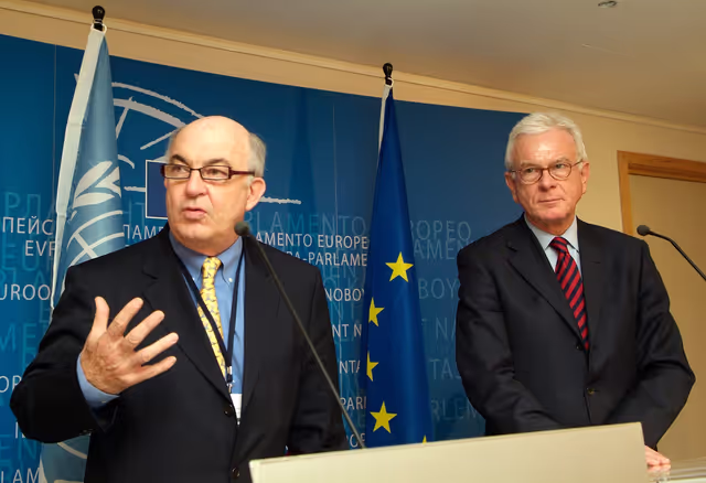 Valokuva 4: EP President meets with Kemal Dervis, Director General for UN Development Program, in Brussels