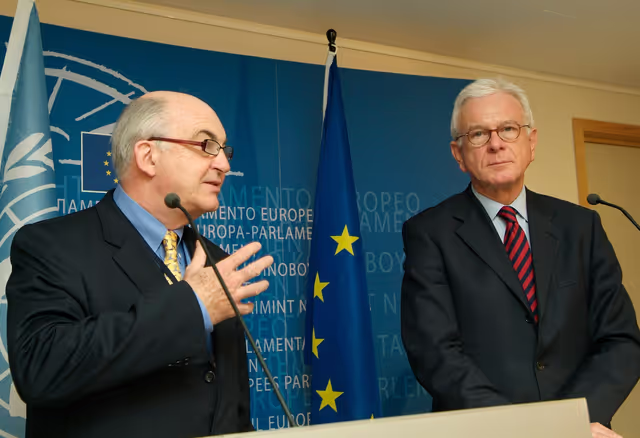 Valokuva 3: EP President meets with Kemal Dervis, Director General for UN Development Program, in Brussels