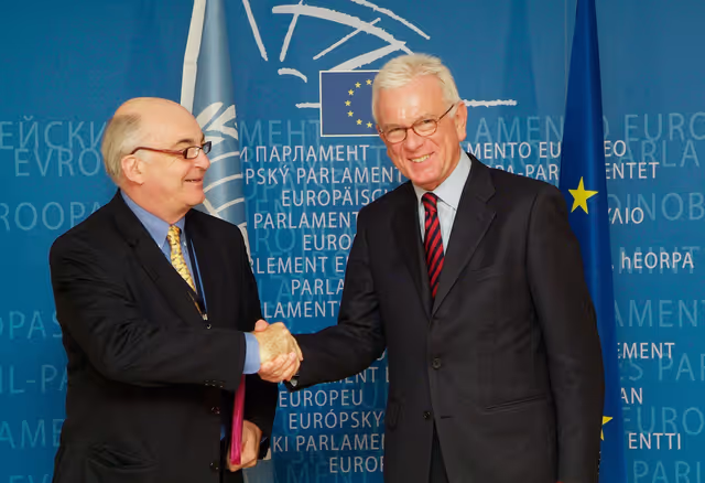 Valokuva 11: EP President meets with Kemal Dervis, Director General for UN Development Program, in Brussels