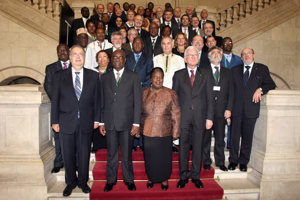 EP President attends the Euro-AFrican Summit in Lisbon - Portuguese Parliament President Jaime Gama, Ghanaian Parliament President Ebenezer B. Sekyi Hughes, Pan African Parliament President Gertrude Mongella,, European Parliament President Hans Gert Pottering, Portughese Foreign Minister Luis Amado, and European Commissioner for Humanitarian Aide Louis Michel pose at the Palacio de S. Bento during the Euro-African Summit