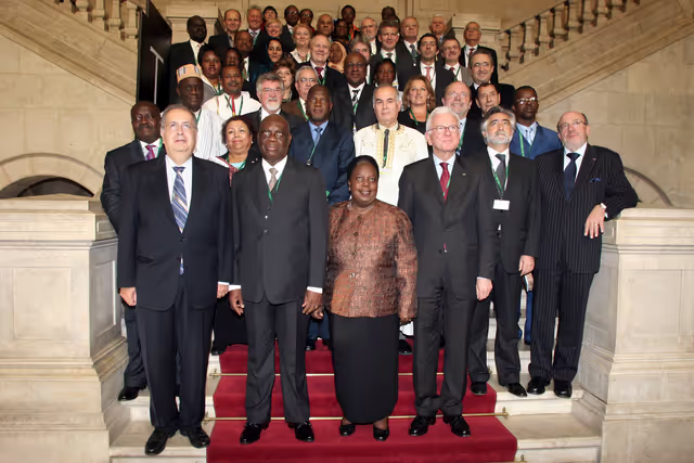 EP President attends the Euro-AFrican Summit in Lisbon - Portuguese Parliament President Jaime Gama, Ghanaian Parliament President Ebenezer B. Sekyi Hughes, Pan African Parliament President Gertrude Mongella,, European Parliament President Hans Gert Pottering, Portughese Foreign Minister Luis Amado, and European Commissioner for Humanitarian Aide Louis Michel pose at the Palacio de S. Bento during the Euro-African Summit
