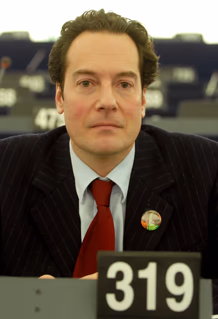 Foto 6: MEP Costas BOTOPOULOS attends a plenary session in Strasbourg