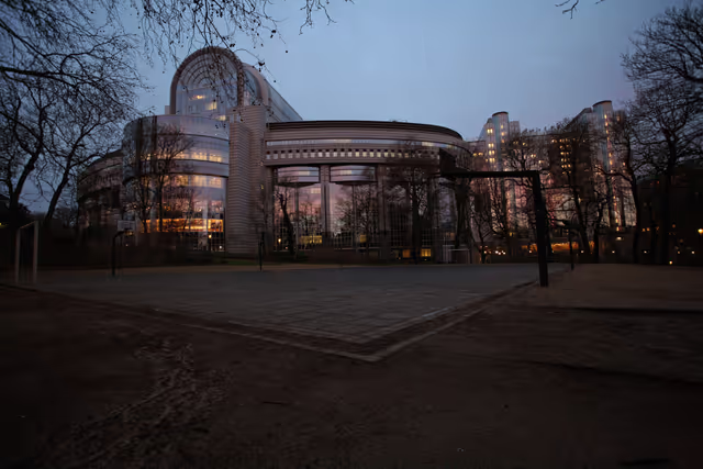 Valokuva 44: Nighttime view of the EP in Brussels.