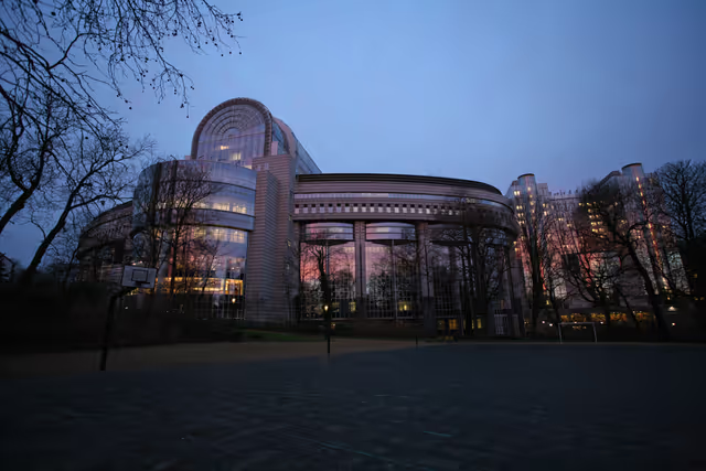 Valokuva 45: Nighttime view of the EP in Brussels.