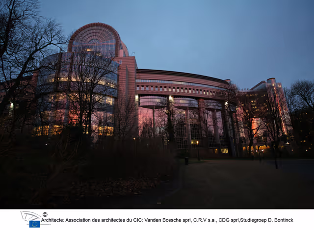 Valokuva 47: Nighttime view of the EP in Brussels.