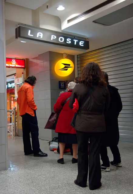 Fotografie 32: La Poste: national mail services for France