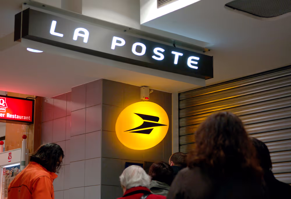 La Poste: national mail services for France