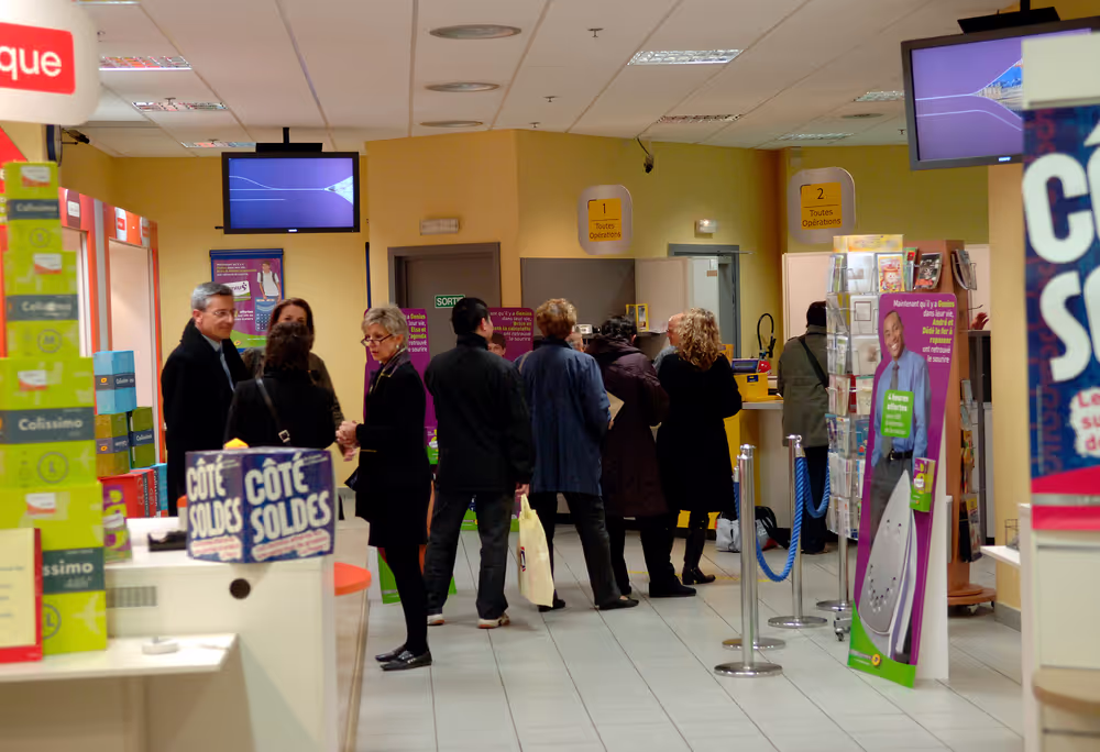 La Poste: national mail services for France