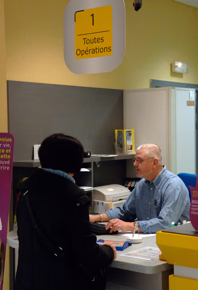 La Poste: national mail services for France