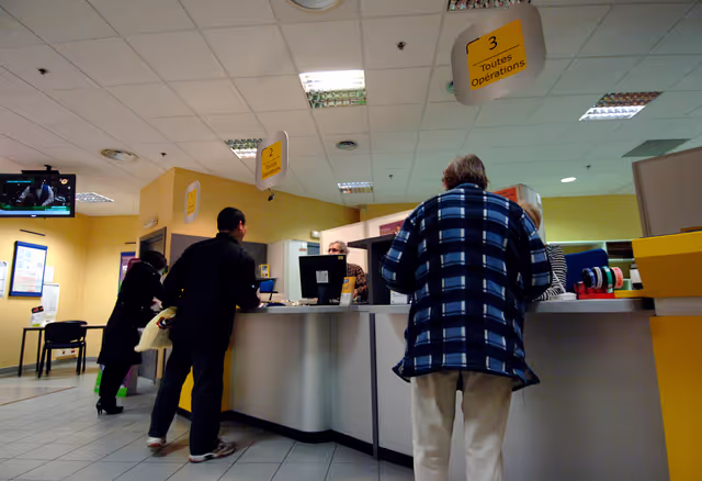 Fotografie 24: La Poste: national mail services for France