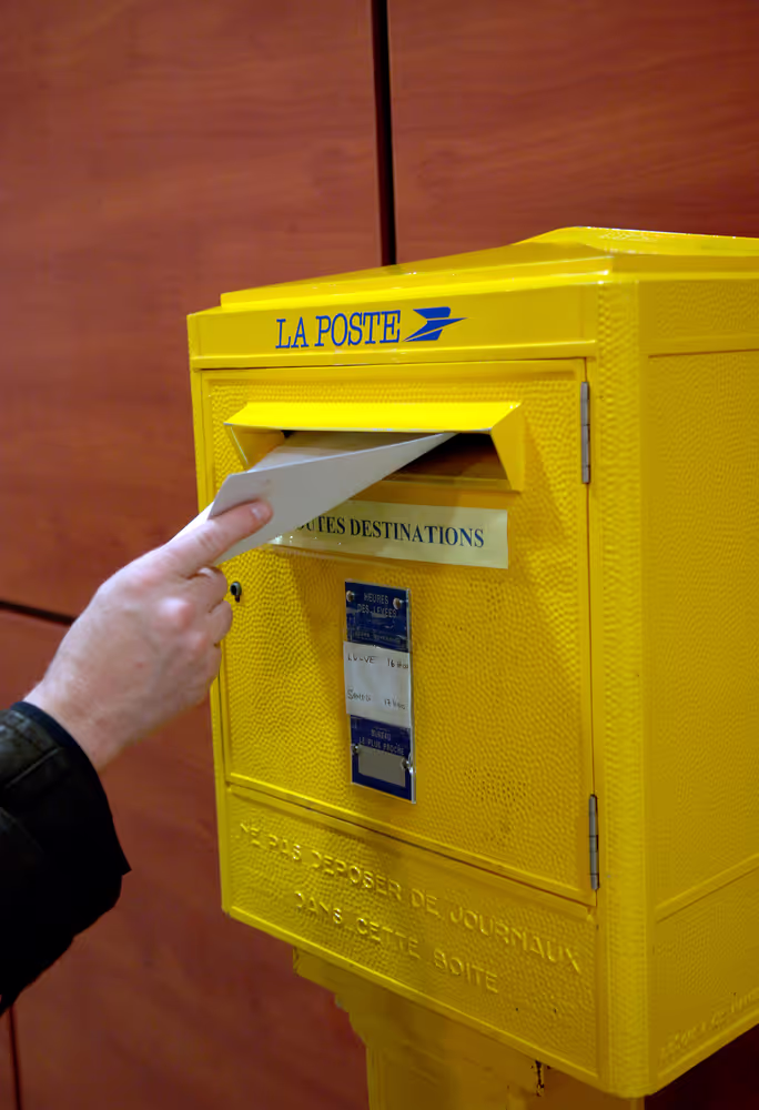 La Poste: national mail services for France
