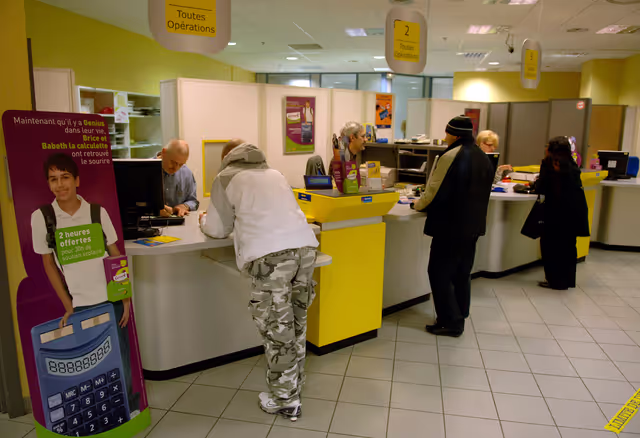 Fotografie 14: La Poste: national mail services for France