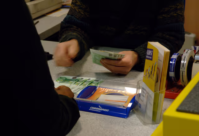 Fotografie 7: La Poste: national mail services for France