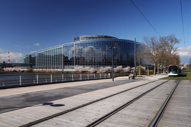 Снимка 6: A tram passes by the European Parliament building Louise Weiss in Strasbourg - LOW