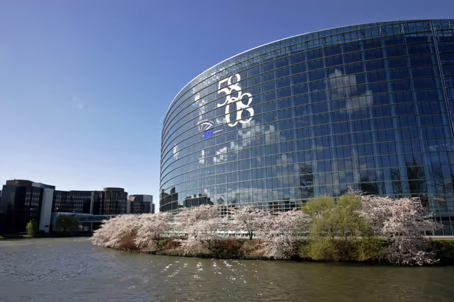 Снимка 7: Outside view on the European Parliament building Louise Weiss in Strasbourg - LOW