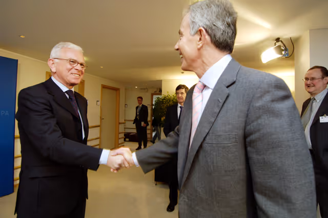 Снимка 8: The EPs new working group on the Middle East will hear from the Quartet representative, the External Relations Commissioner and Norway's Foreign Minister .