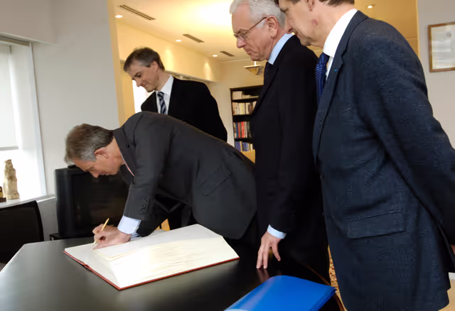 Снимка 7: The EPs new working group on the Middle East will hear from the Quartet representative, the External Relations Commissioner and Norway's Foreign Minister .