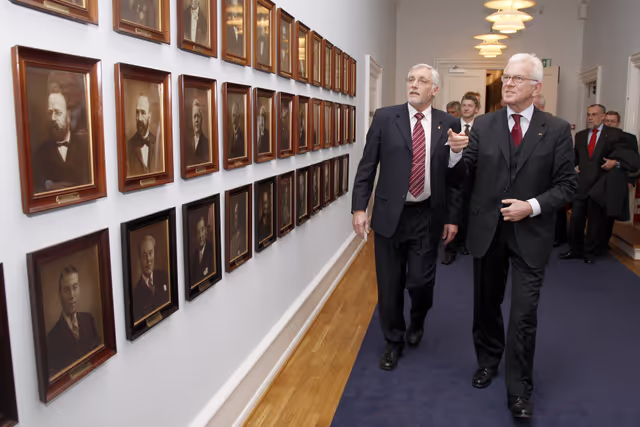 Снимка 39: Hans-Gert POTTERING, EP President, is received by her Majesty the Queen with president of the Folketing Thor PEDERSEN during his official visit to Danemark, Copenhagen, April 1st, 2008...