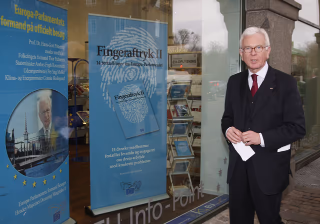 Снимка 28: Hans-Gert POTTERING, EP President visits EU information office during his official visit to Danemark, Copenhagen, April 2nd, 2008...
