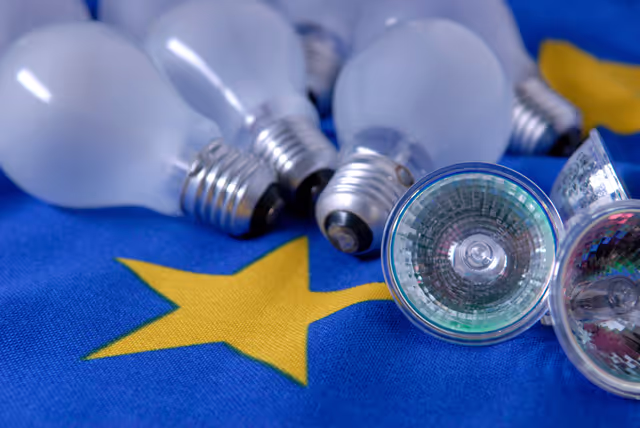 Zdjęcie 1: Lights on a European flag to illustrate energy savings