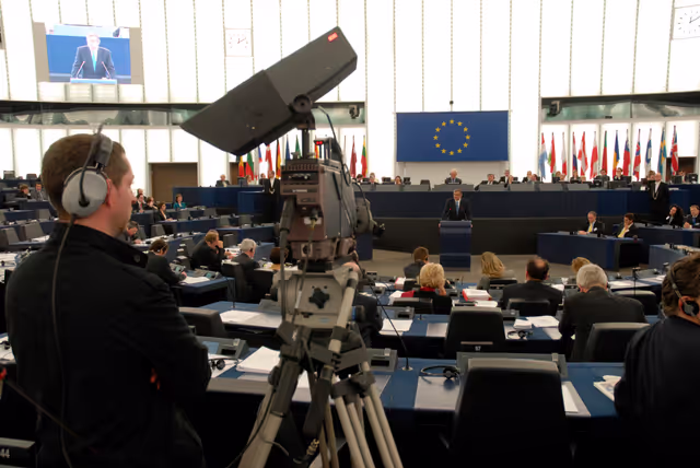 Fotografija 1: Official visit by the President of Slovenia at the EP in Strasbourg - Adress by the President during a formal sitting