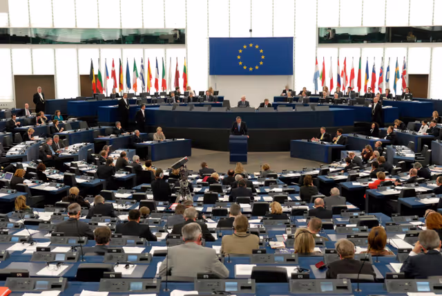 Fotografija 2: Official visit by the President of Slovenia at the EP in Strasbourg - Adress by the President during a formal sitting