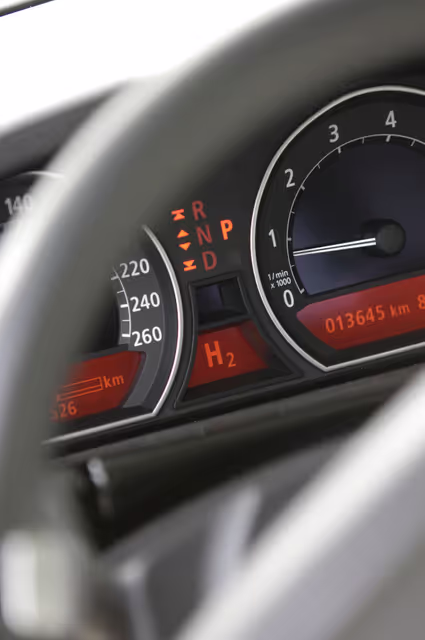 Fotografia 14: The BMW Hydrogen 7 car built to promote the use of renewable energy.