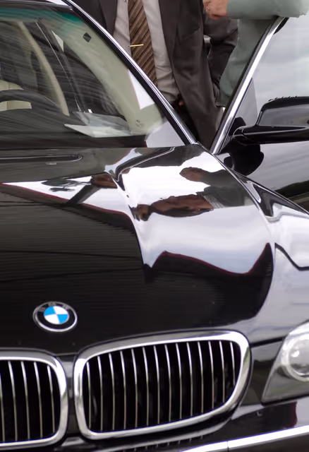 Fotografia 4: The BMW Hydrogen 7 car built to promote the use of renewable energy.