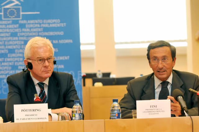 Fotagrafa 9: EMPA bureau meeting in Brussels - The newly-elected Bureau of the Euro-Mediterranean Parliamentary Assembly (EMPA) has discussed the role of the Assembly as parliamentary dimension of the Barcelona Process: Union for the Mediterranean. This meeting has been the first one following the election of the new EMPA Bureau at the annual plenary session of March 2008