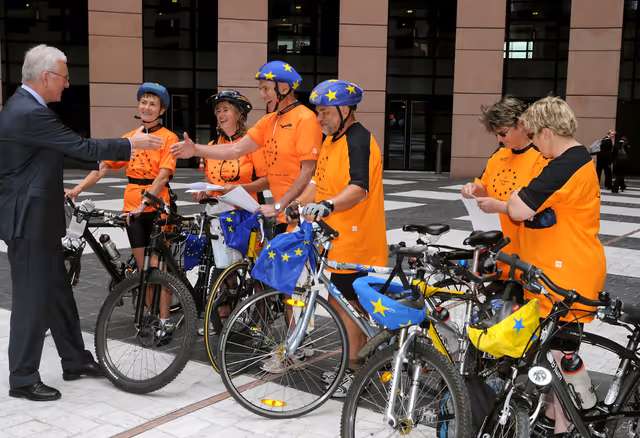 Fotagrafa 4: Start of the Transnational Youth Bicycle Tour at the EP in Strasbourg.