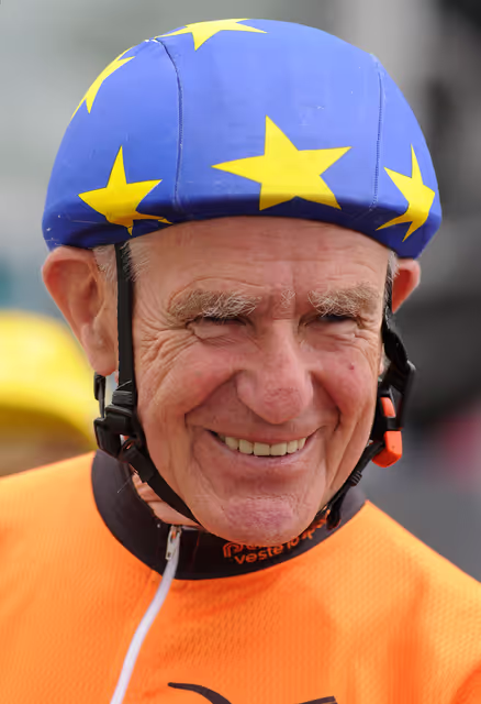 Fotagrafa 1: Start of the Transnational Youth Bicycle Tour at the EP in Strasbourg.