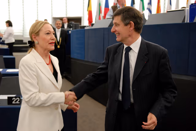 Fotografie 10: Formal signing of legislation on Galileo, Europe's Global Satellite Navigation System..