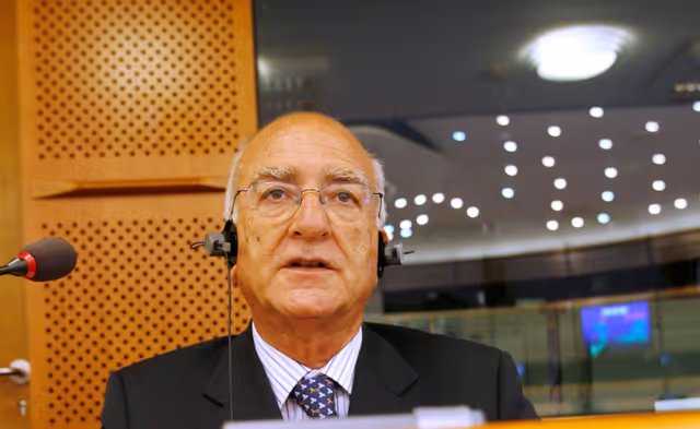 Donato Tommaso VERALDI MP in a meeting at the EP in Brussels.