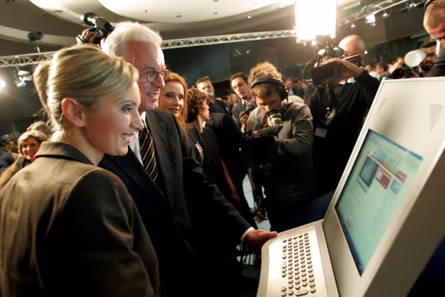 Fotografija 8: Official launch of EuroparlTV: www.europarltv.europa.eu